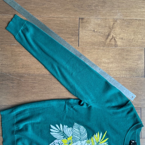 Tuk in Light Sweater Green with Tropical Pin Up Girl  Motif NWT - Picture 5 of 12